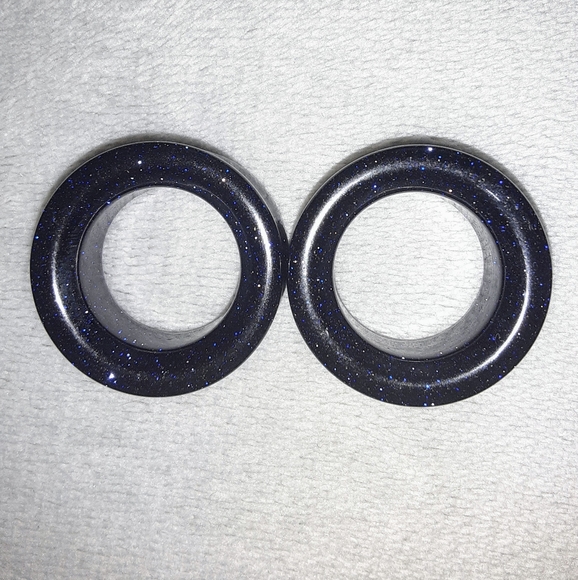 BLUE SANDSTONE TUNNELS 1-1/18 IN (28.5 MM.) - Picture 1 of 2